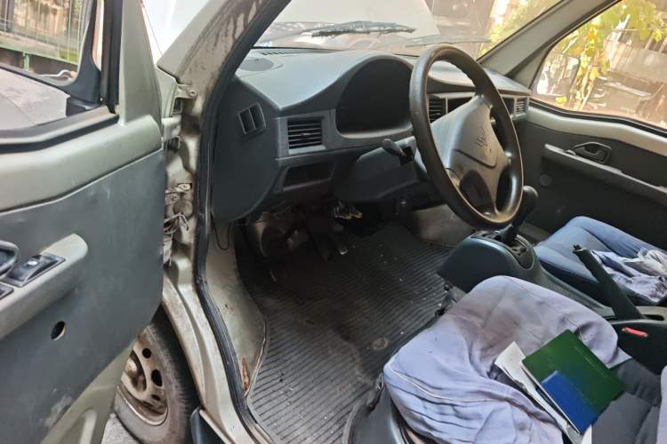 Used Wuling Zhiguang 2010 1.0L Liye Edition Driver Seat