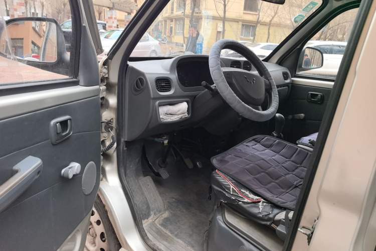 Used Wuling Zhiguang 2010 1.0L New Version Practical Short-Body L2Y Driver Seat