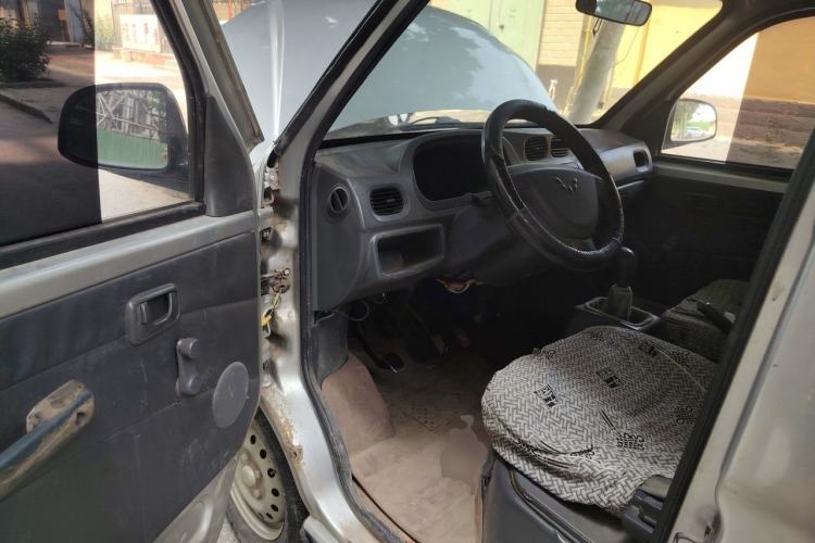 Used Wuling Zhiguang 2010 1.0L New Version Practical Edition with Short Body Driver Seat