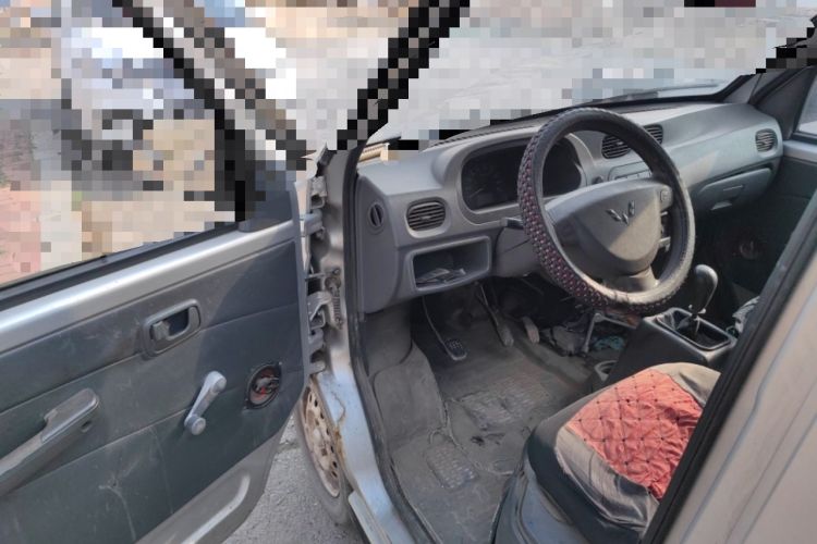 Used Wuling Zhiguang 2010 1.0L New Version Practical Edition with Short Body Driver Seat