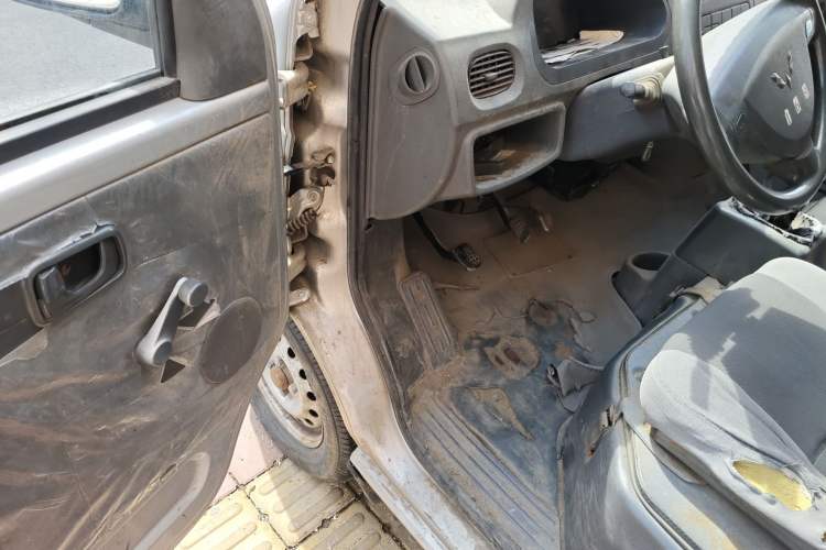 Used Wuling Zhiguang 2010 1.0L New Version Practical Short-Body L2Y Driver Seat