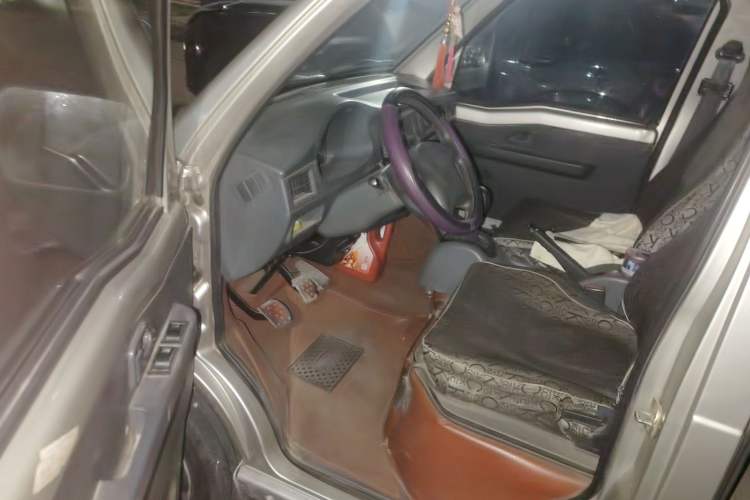 Used Wuling Zhiguang 2010 1.0L Liye Edition Driver Seat