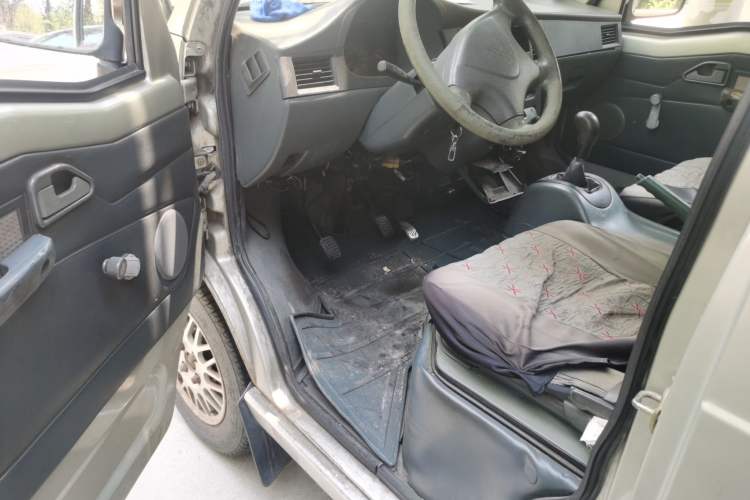Used Wuling Zhiguang 2010 1.0L Liye Edition Driver Seat