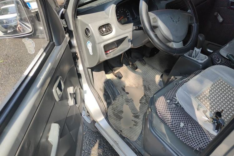 Used Wuling Zhiguang 2010 1.0L New Version Liye Style with Shorter Body Driver Seat
