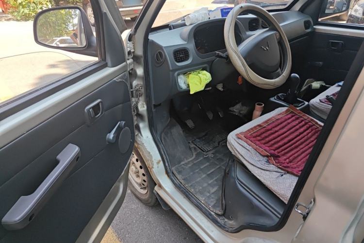 Used Wuling Zhiguang 2010 1.0L New Version Practical Short-Body L2Y Driver Seat