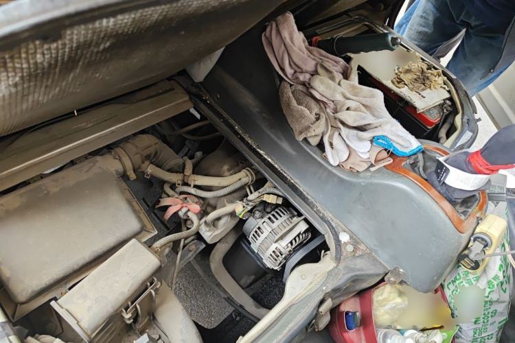 Used Wuling Zhiguang 2010 1.0L New Version Practical Edition with Short Body Engine Bay