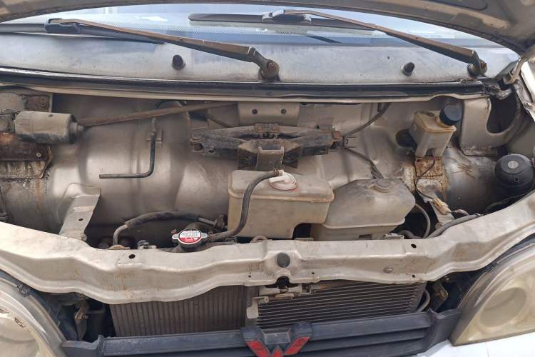 Used Wuling Zhiguang 2010 1.0L Liye Edition Engine Bay