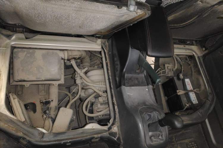 Used Wuling Zhiguang 2010 1.0L Liye Edition Engine Bay