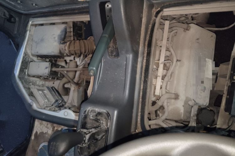 Used Wuling Zhiguang 2010 1.0L New Version Practical Short-Body L2Y Engine Bay