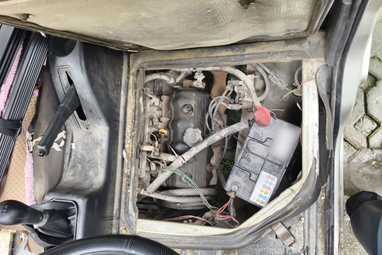 Used Wuling Zhiguang 2010 1.0L Liye Edition Engine Bay