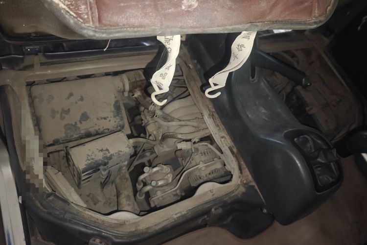 Used Wuling Zhiguang 2010 1.0L Base Version Engine Bay