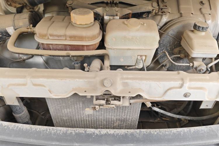 Used Wuling Zhiguang 2010 1.0L New Version Practical Short-Body L2Y Engine Bay