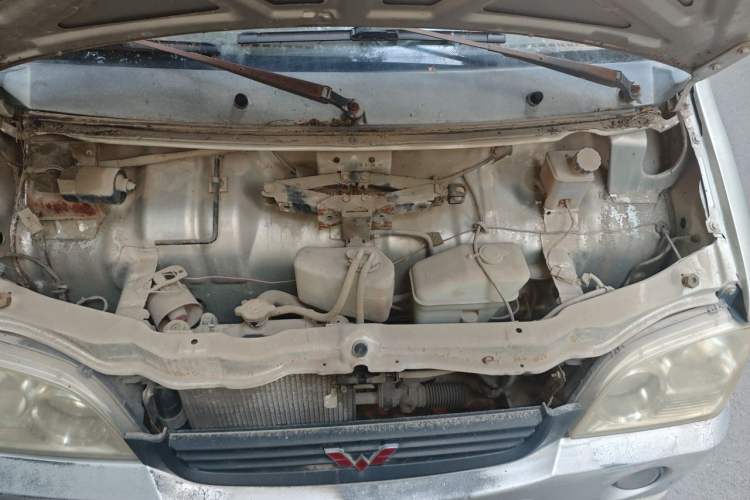 Used Wuling Zhiguang 2010 1.0L Liye Edition Engine Bay