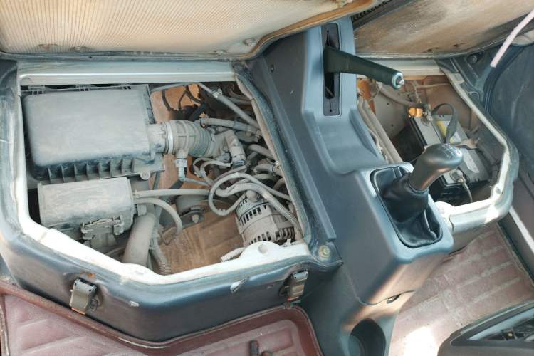 Used Wuling Zhiguang 2010 1.0L New Version Practical Edition with Short Body Engine Bay