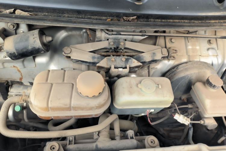 Used Wuling Zhiguang 2010 1.1L New Edition Practical Long-Body LXA Engine Bay