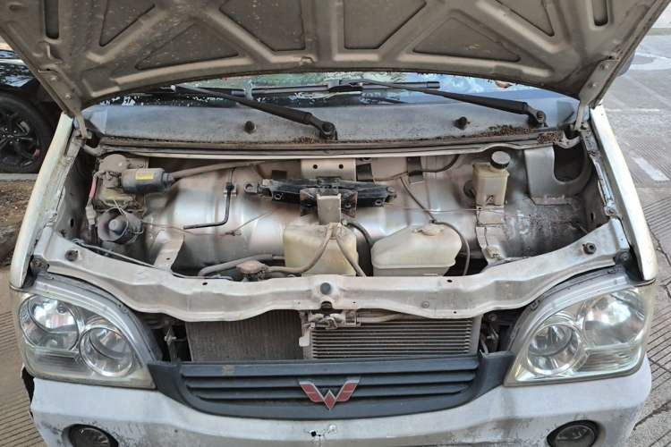 Used Wuling Zhiguang 2010 1.0L Liye Edition Engine Bay