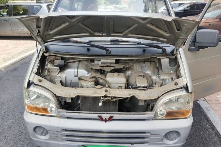 Used Wuling Zhiguang 2010 1.0L Liye Edition Engine Bay
