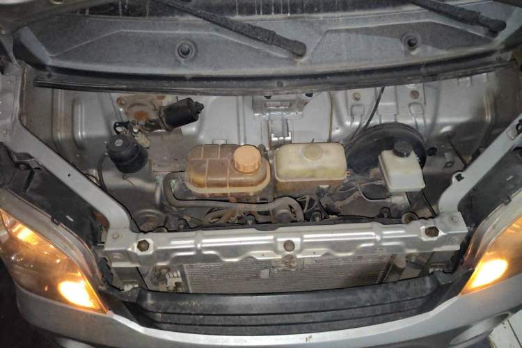 Used Wuling Zhiguang 2010 1.0L New Version Practical Edition with Short Body Engine Bay