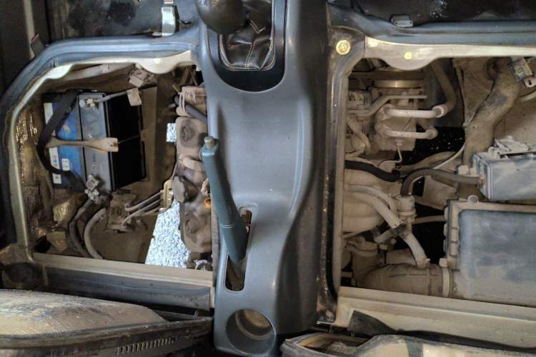 Used Wuling Zhiguang 2010 1.0L Liye Edition Engine Bay