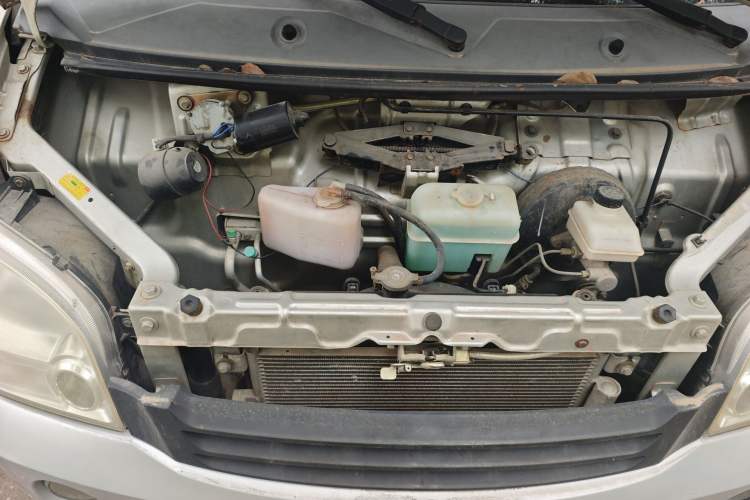 Used Wuling Zhiguang 2010 1.0L New Version Liye Style with Shorter Body Engine Bay