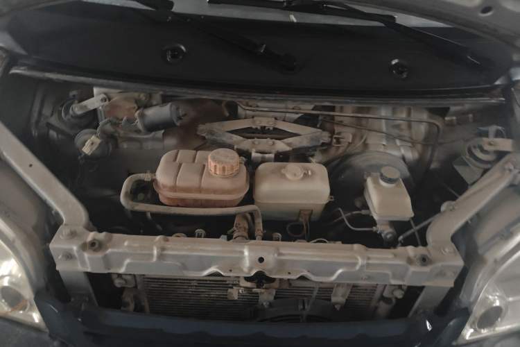 Used Wuling Zhiguang 2010 1.0L New Version Practical Short-Body L2Y Engine Bay