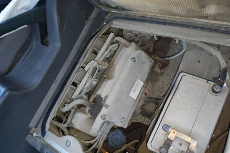 Used Wuling Zhiguang 2010 1.0L New Version Practical Short-Body L2Y Engine Bay