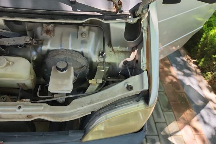 Used Wuling Zhiguang 2010 1.0L Liye Edition Engine Bay Left