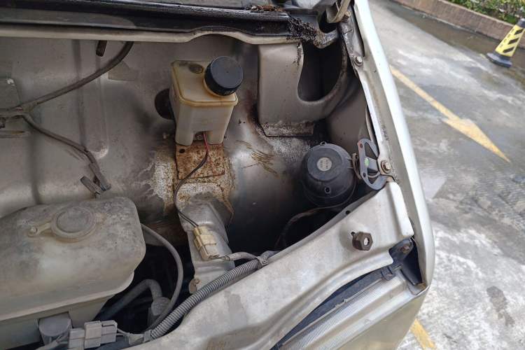 Used Wuling Zhiguang 2010 1.0L Liye Edition Engine Bay Left