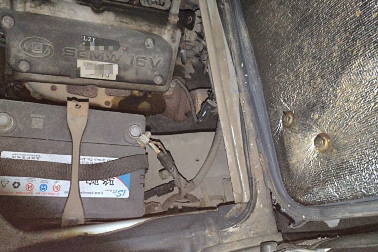 Used Wuling Zhiguang 2010 1.0L New Version Practical Short-Body L2Y Engine Bay Left