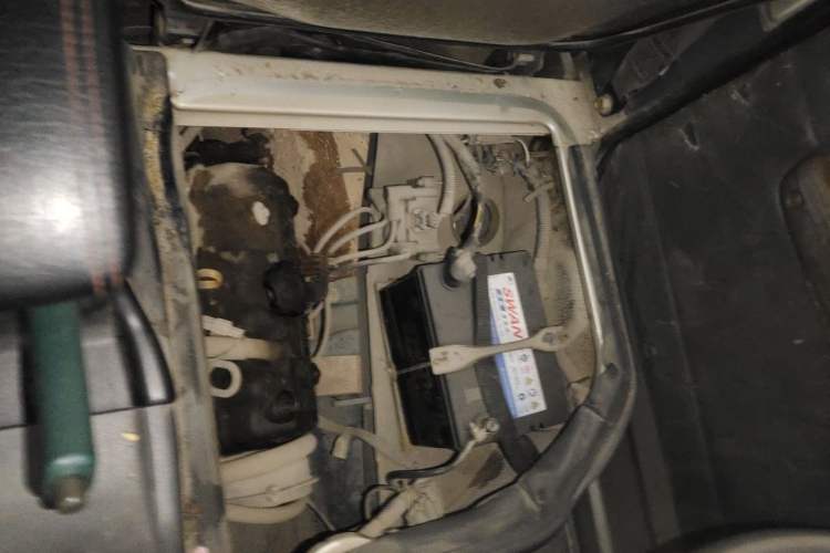 Used Wuling Zhiguang 2010 1.0L Liye Edition Engine Bay Left