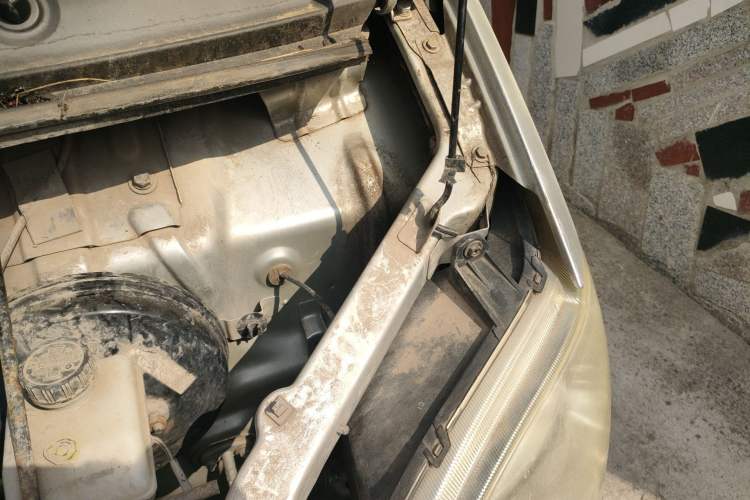 Used Wuling Zhiguang 2010 1.0L New Version Practical Short-Body L2Y Engine Bay Left