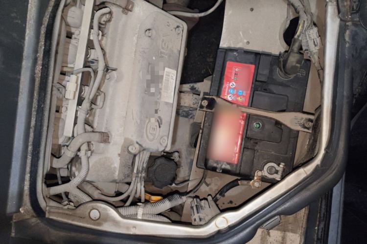 Used Wuling Zhiguang 2010 1.0L New Version Practical Short-Body L2Y Engine Bay Left