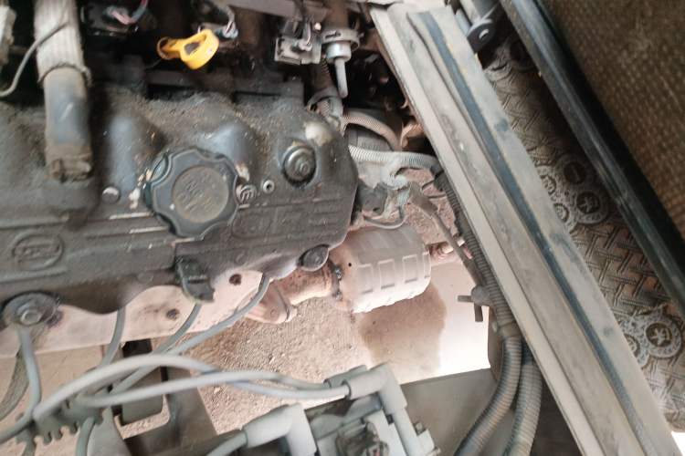 Used Wuling Zhiguang 2010 1.0L Base Version Engine Bay Left