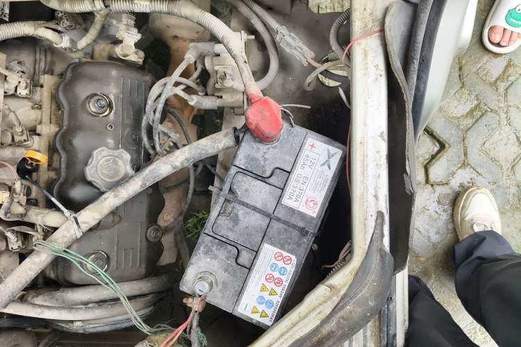 Used Wuling Zhiguang 2010 1.0L Liye Edition Engine Bay Left
