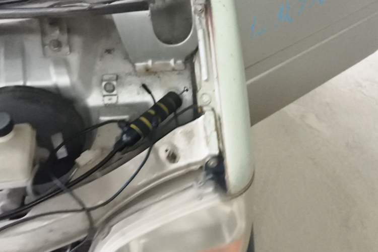 Used Wuling Zhiguang 2010 1.0L Liye Edition Engine Bay Left