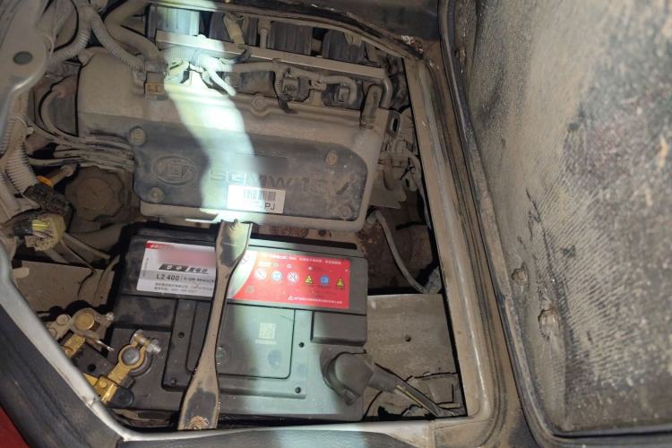 Used Wuling Zhiguang 2010 1.0L Liye Edition Engine Bay Left