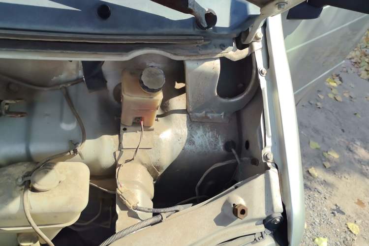 Used Wuling Zhiguang 2010 1.0L Liye Edition Engine Bay Left