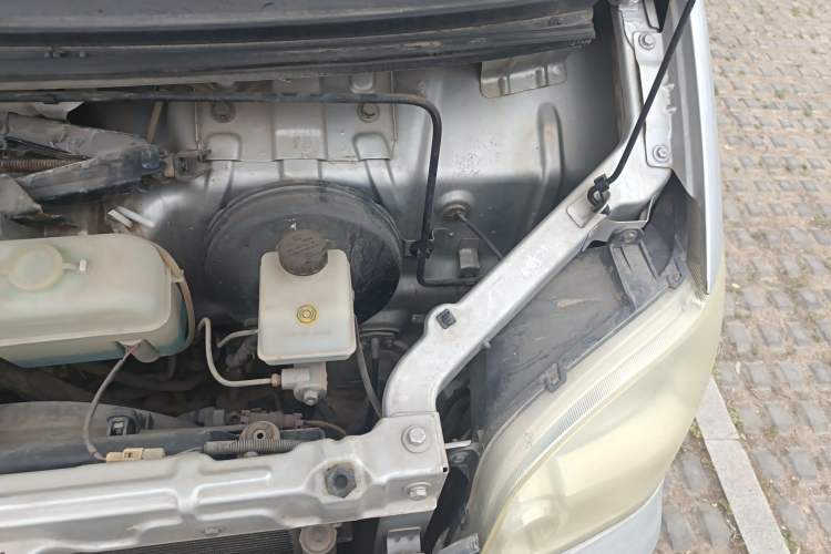 Used Wuling Zhiguang 2010 1.1L New Standard Version I Long Body LXA Engine Bay Left