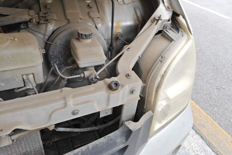 Used Wuling Zhiguang 2010 1.0L New Version Practical Short-Body L2Y Engine Bay Left