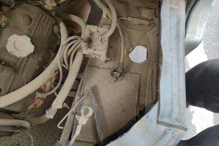 Used Wuling Zhiguang 2010 1.0L Base Version Engine Bay Left