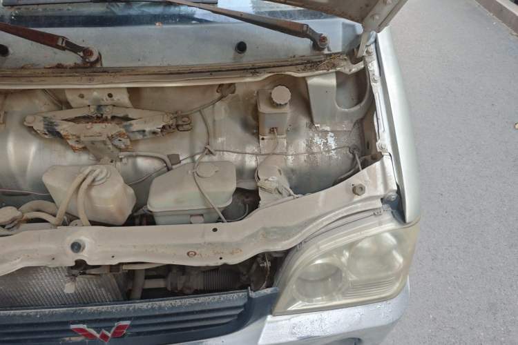 Used Wuling Zhiguang 2010 1.0L Liye Edition Engine Bay Left