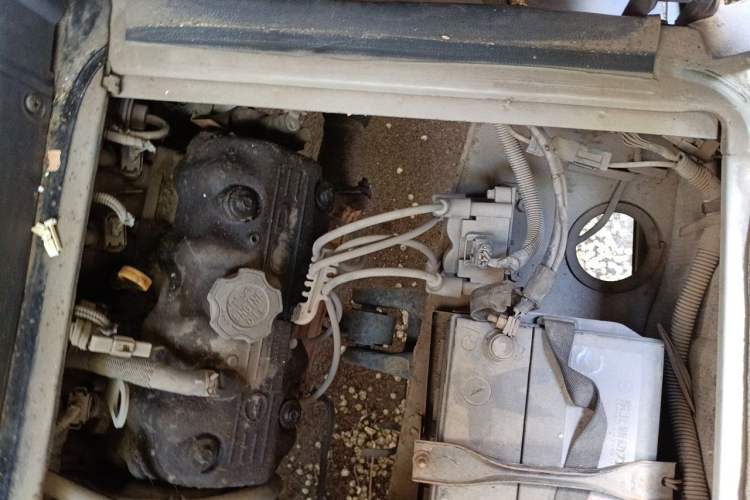 Used Wuling Zhiguang 2010 1.0L Liye Edition Engine Bay Left