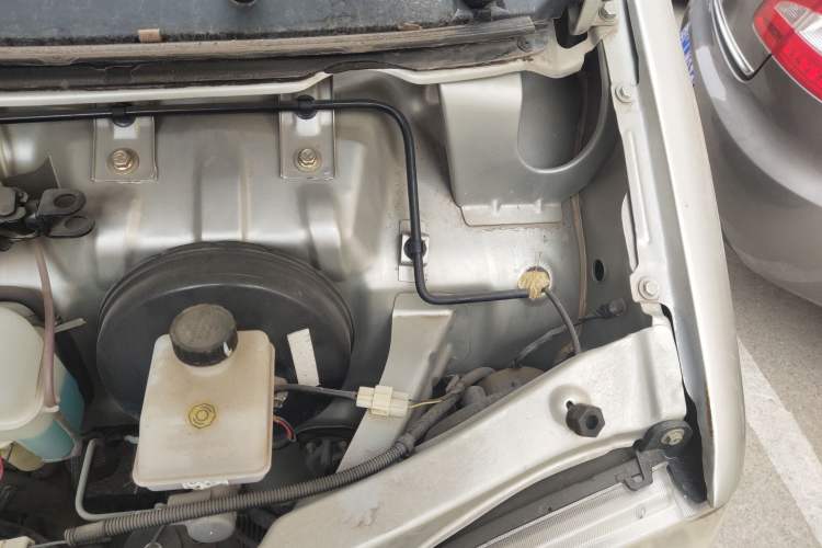 Used Wuling Zhiguang 2010 1.0L Liye Edition Engine Bay Left
