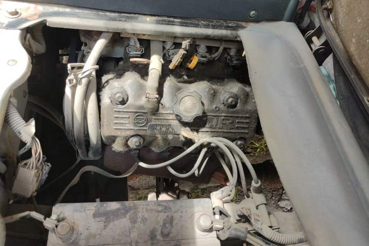 Used Wuling Zhiguang 2010 1.0L Base Version Engine Bay Left