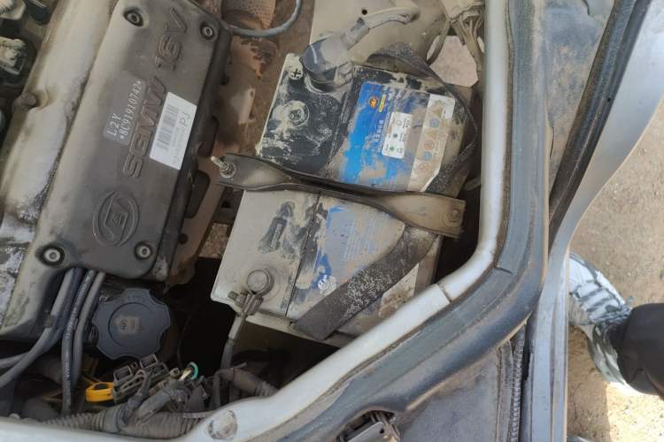 Used Wuling Zhiguang 2010 1.0L New Version Practical Short-Body L2Y Engine Bay Left