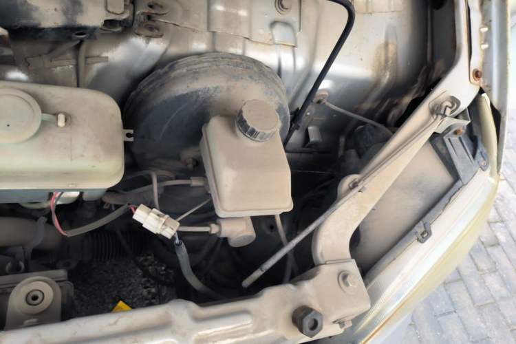 Used Wuling Zhiguang 2010 1.1L New Edition Practical Long-Body LXA Engine Bay Left