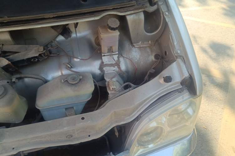 Used Wuling Zhiguang 2010 1.0L Liye Edition Engine Bay Left