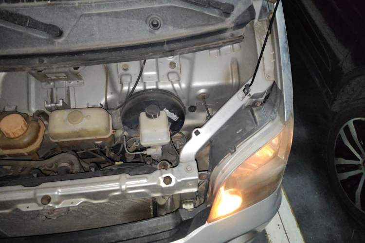 Used Wuling Zhiguang 2010 1.0L New Version Practical Edition with Short Body Engine Bay Left