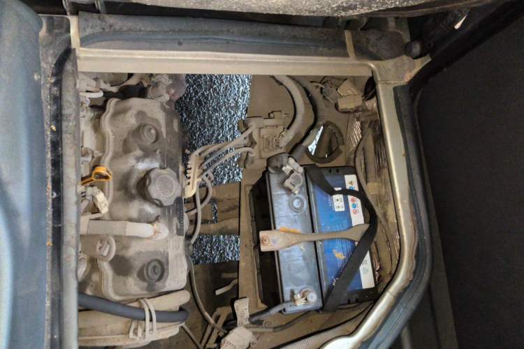 Used Wuling Zhiguang 2010 1.0L Liye Edition Engine Bay Left