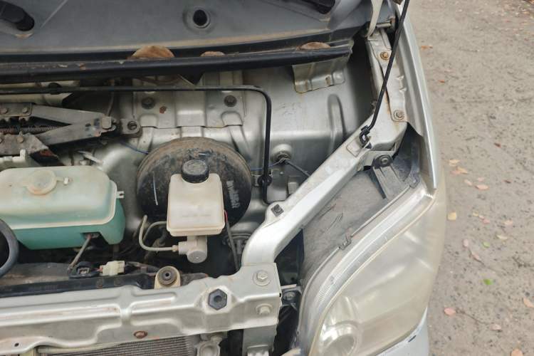 Used Wuling Zhiguang 2010 1.0L New Version Liye Style with Shorter Body Engine Bay Left